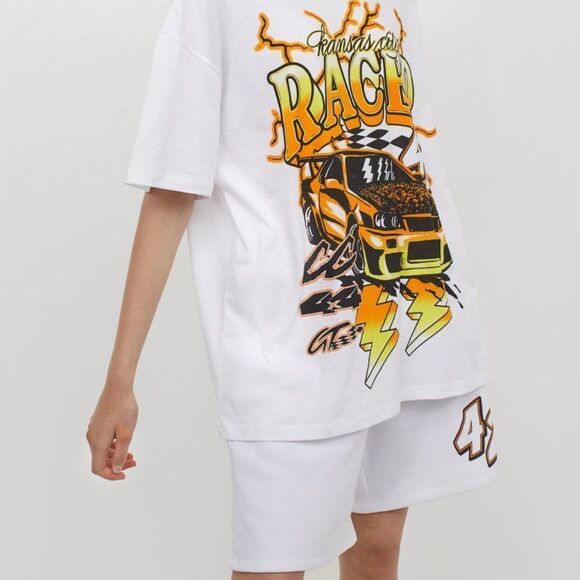 NEW H&M Oversized Printed T-Shirt White/Racer - Picture 2 of 7